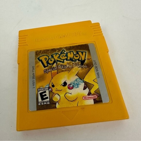 Game Boy Color Pokémon Special Pikachu Edition - Picture 3 of 6
